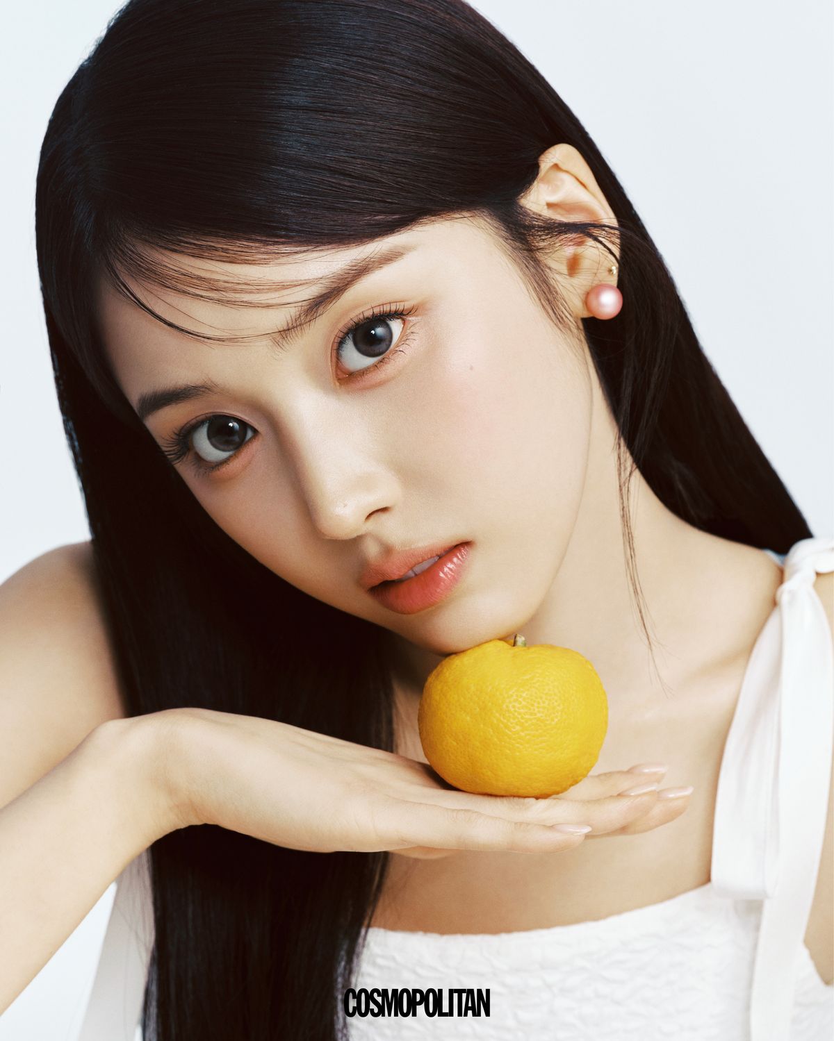 드레스 Celitails. 귀고리 Dana Burton.