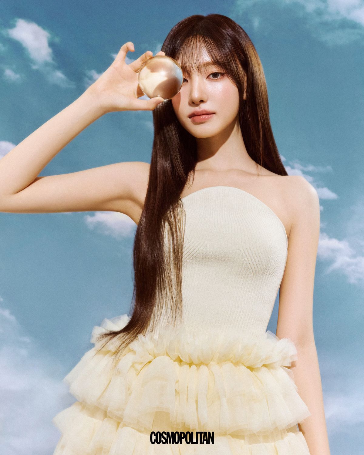 니트 튜브톱 Khaite. 프릴 스커트 Bibiy.