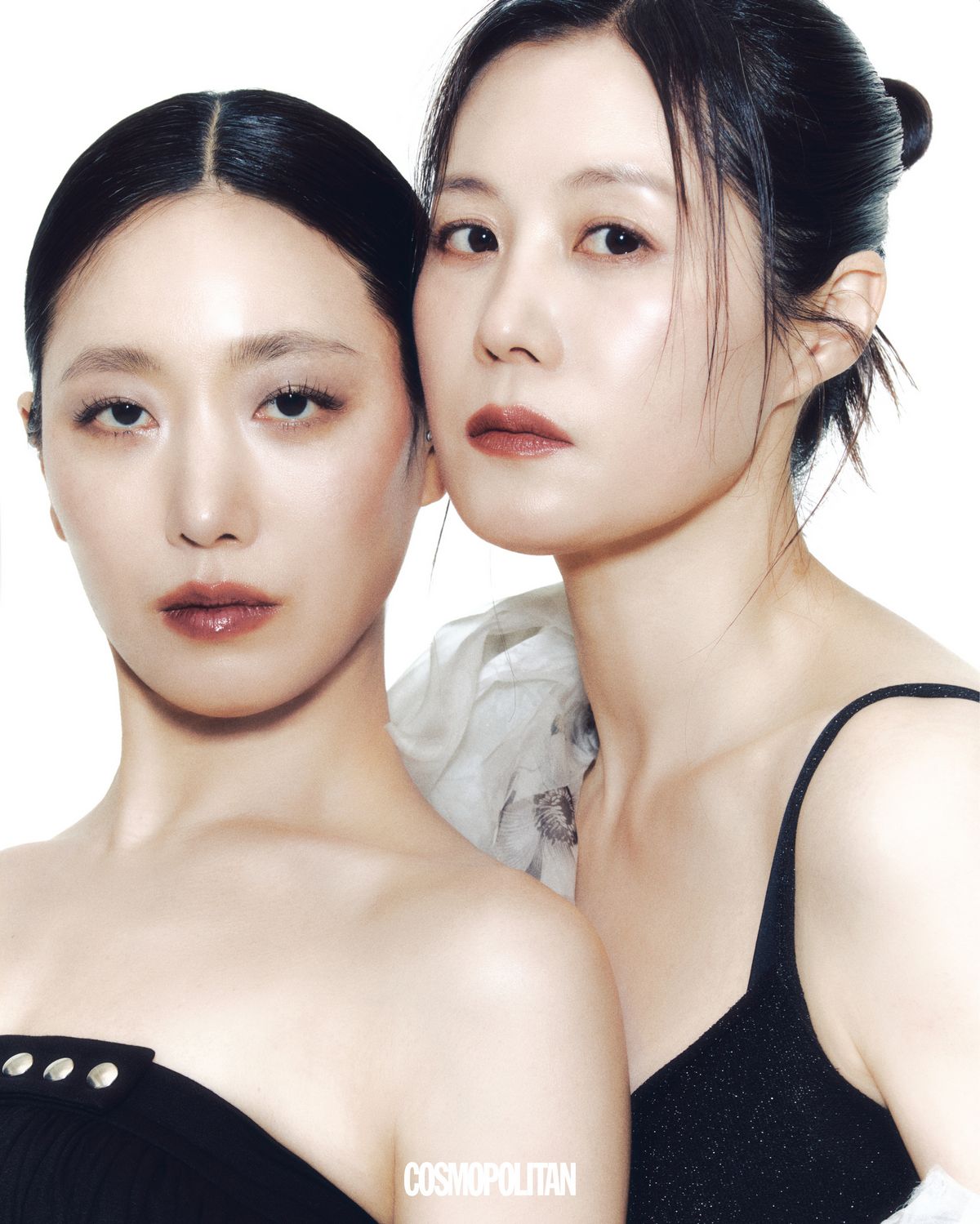 (리아킴)드레스 Nicklas Skovgaard. (문소리)플라워 재킷 MaxMara. 보디슈트 스타일리스트 소장품.