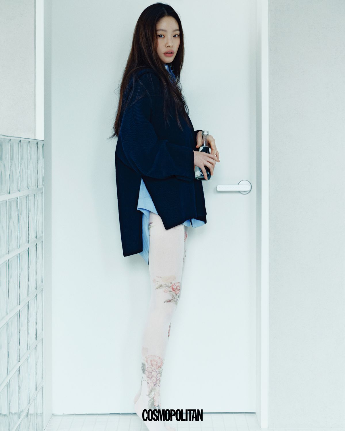 후드 스웨터 가격미정 Loro Piana. 셔츠 가격미정 Ami Paris. 스타킹 5만2천원 Open Yy. 