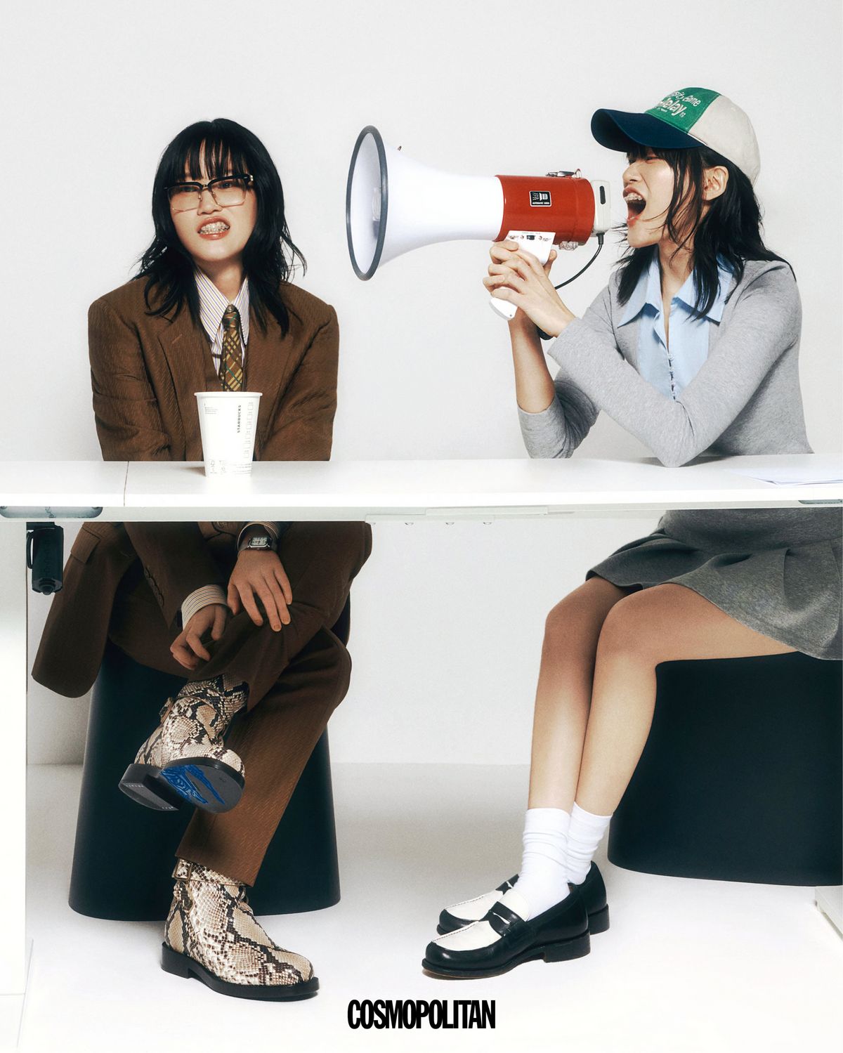 (왼쪽) 재킷, 베스트, 셔츠, 팬츠, 타이, 부츠 모두 Burberry. 시계 본인 소장품. 안경 스타일리스트 소장품. (오른쪽) 셔츠 칼라 드레스 Jac Fleurant. 볼캡 Teket. 양말, 로퍼 스타일리스트 소장품.