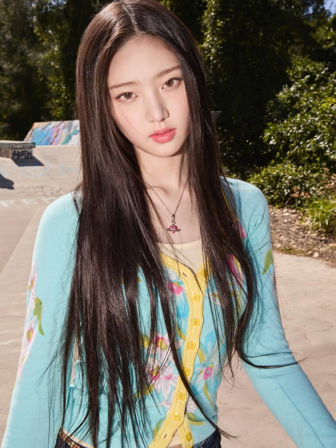 이솔의 민트 룩. 인스타그램 @kiiikiii.official