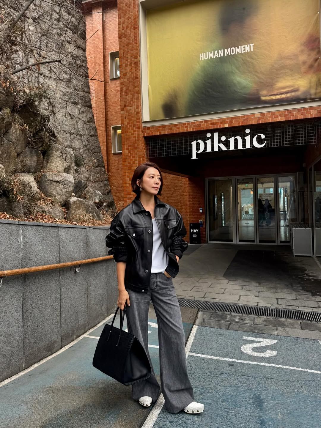 김희애 레더 블루종 패션 | 인스타그램 @heeae_official 