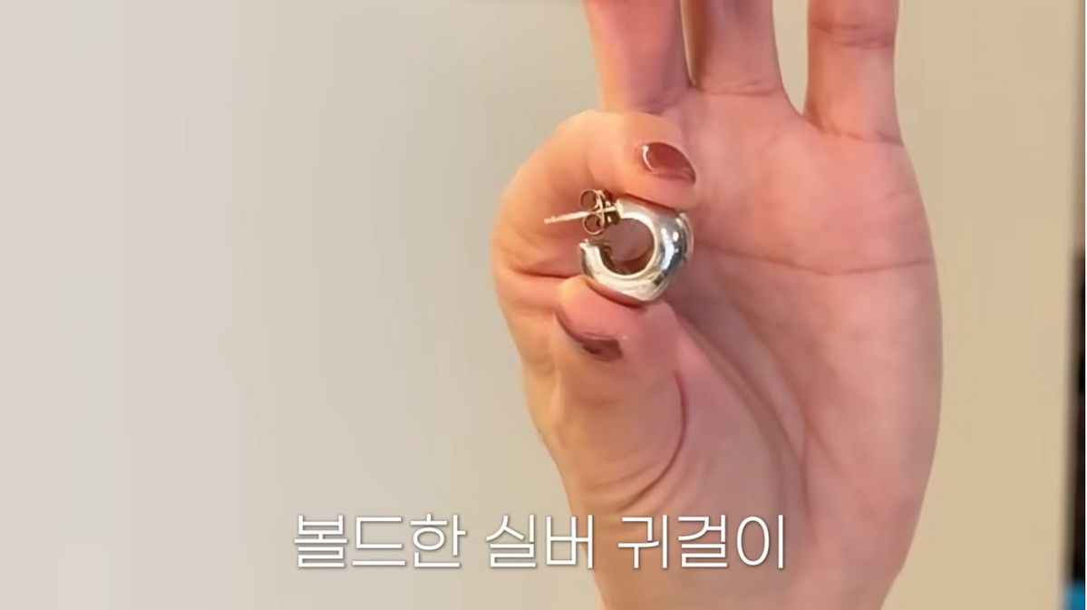 윤승아 귀걸이 | 유튜브 <승아로운>