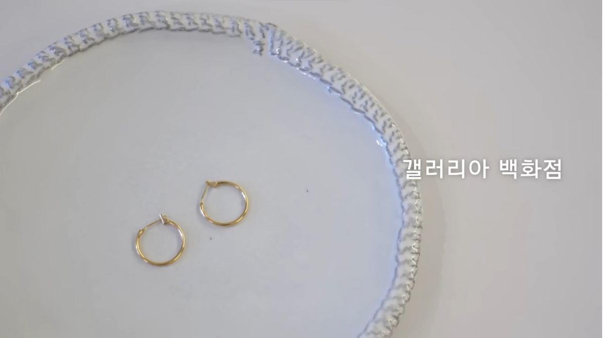 윤승아 귀걸이 | 유튜브 <승아로운>