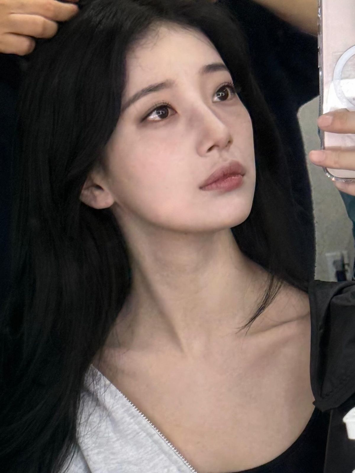 수지의 뱀파이어 로맨틱 메이크업. 인스타그램 @skuukzky