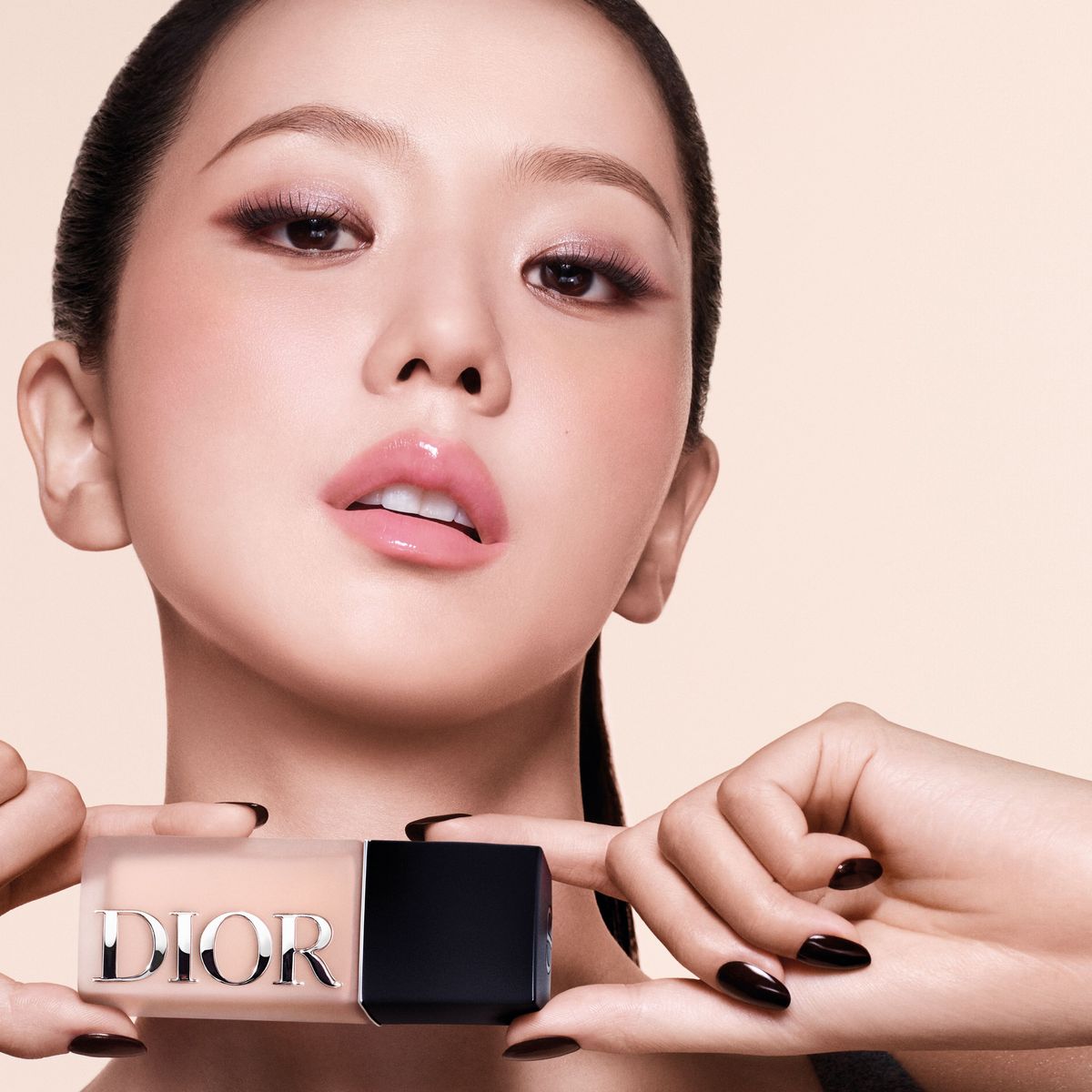 NEW ‘디올 포에버 스킨 글로우 & 스킨 웨어 파운데이션’