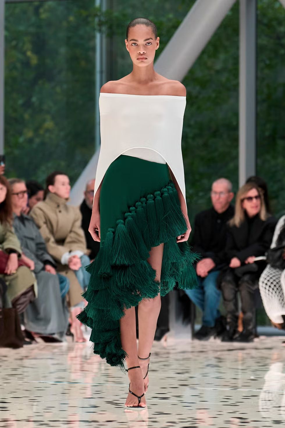 봄 여름 패션 키워드 Alaia Spring/Summer 2026 | 사진 Courtesy of ALAÏA