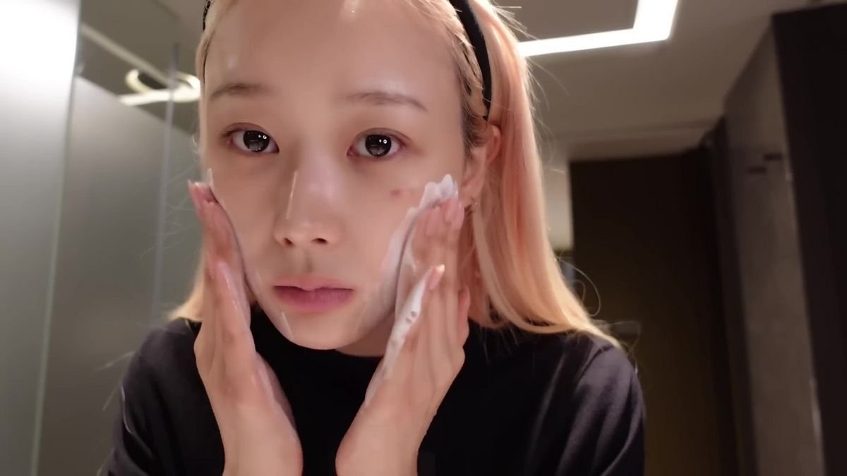 피부 탄력 관리의 기본인 깨끗한 세안. 유튜브 <aespa>