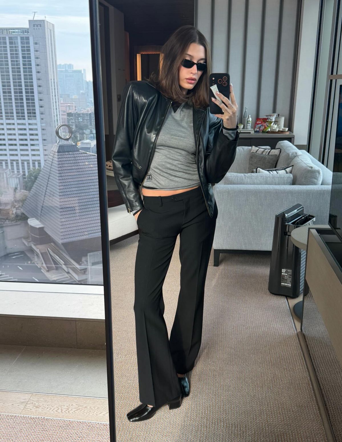 부츠컷 팬츠 | 인스타그램 @haileybiber