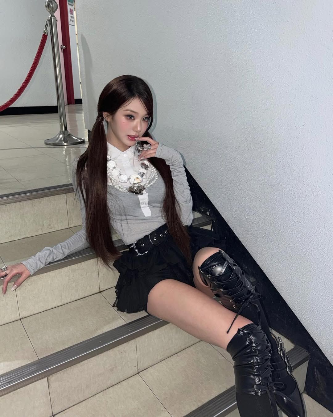 장원영 티어드 스커트 | 인스타그램 @for_everyoung10