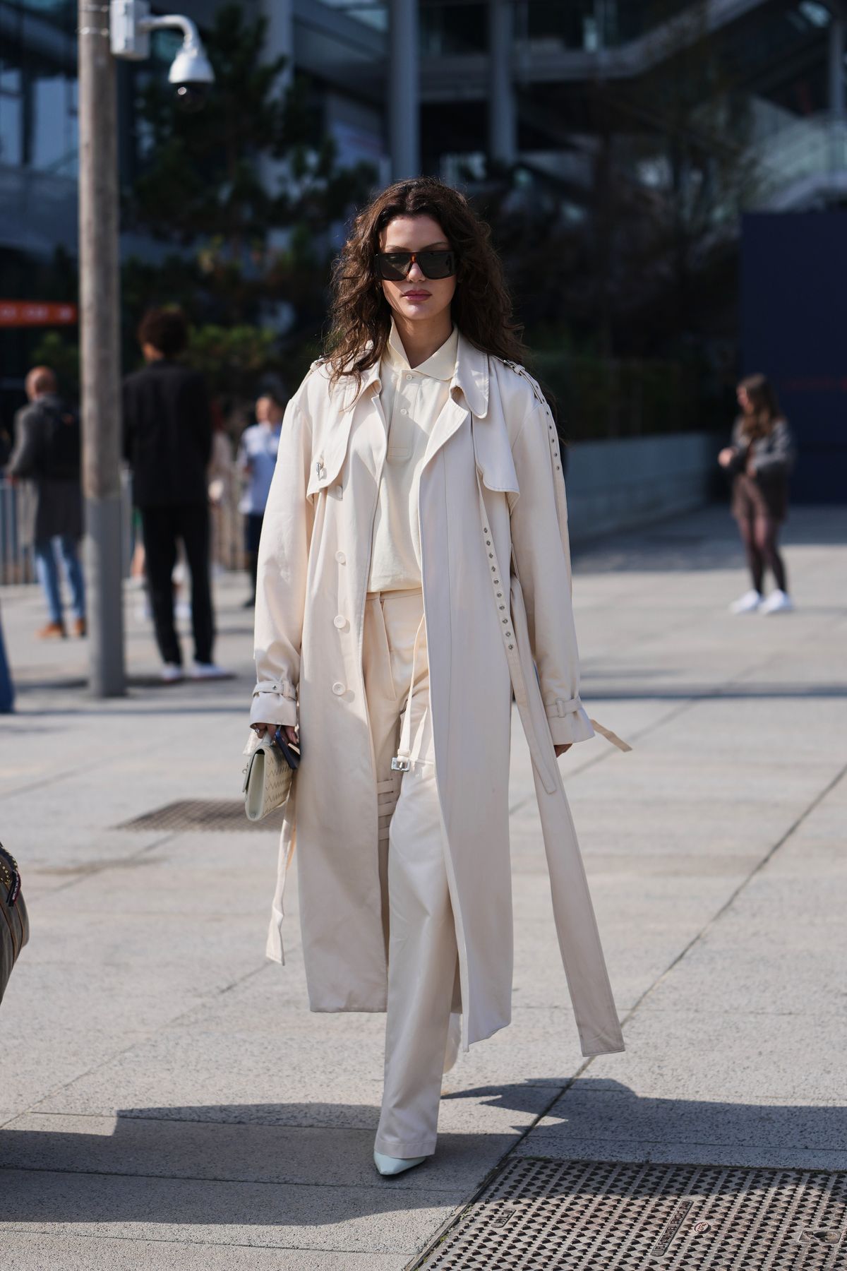크림 컬러 트렌치코트 | 출처 게티 이미지