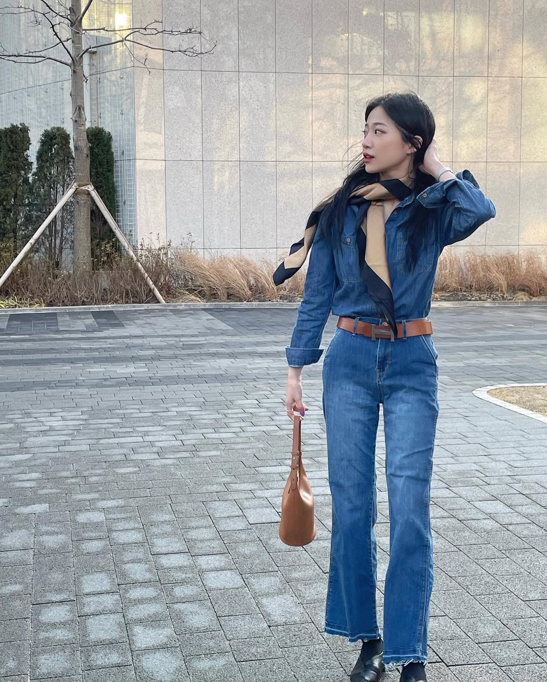 이주영이 청바지를 입는 방법. 사진 인스타그램 @2zzoo0