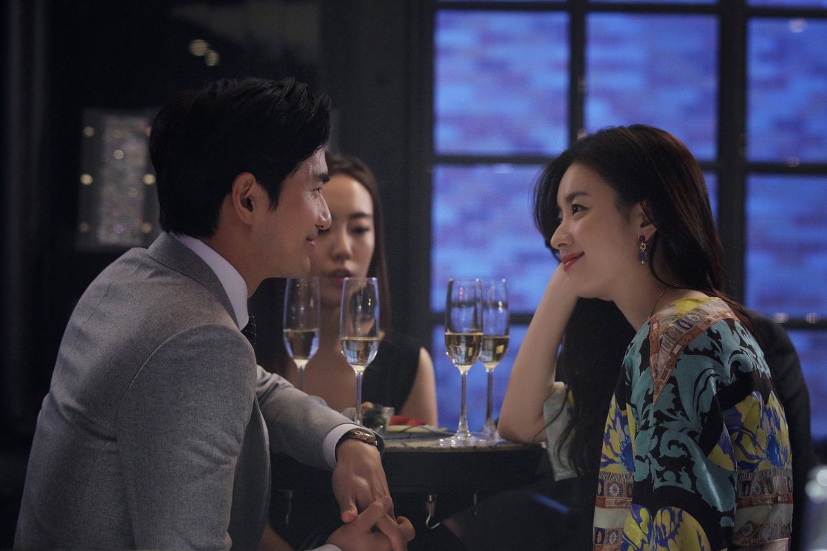 나이 들수록 이상형이 까다로워지는 이유. 영화 ‘뷰티 인사이드’ 스틸컷