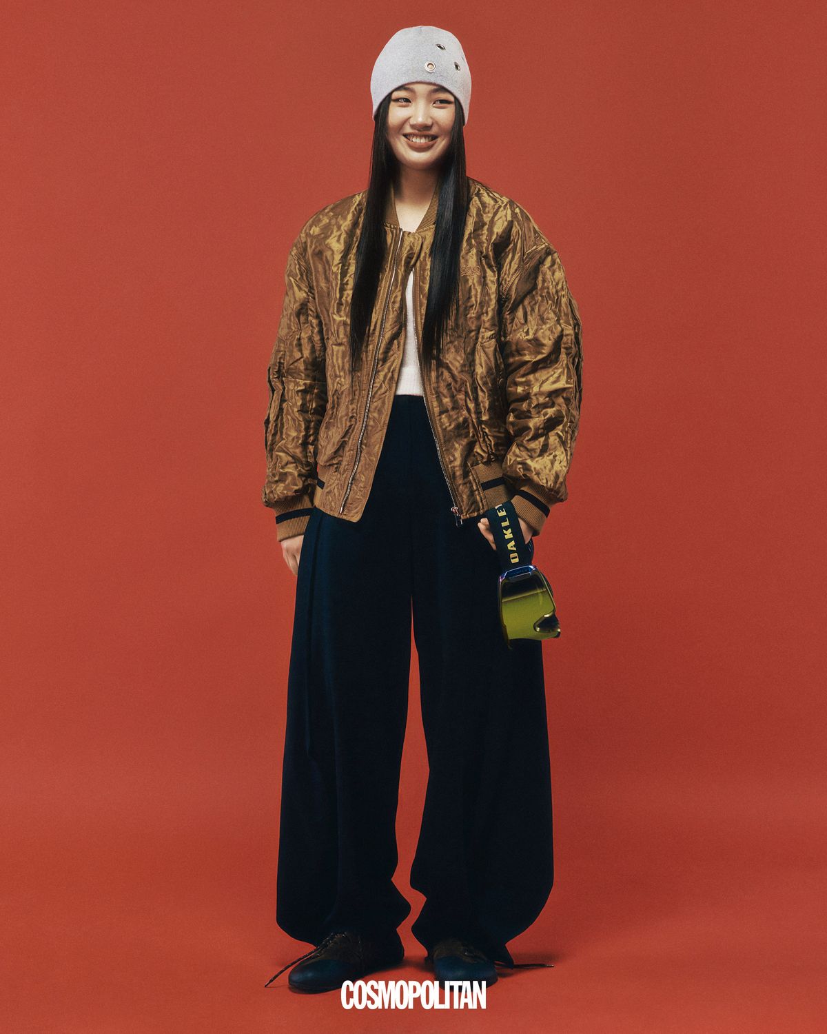 비니 Fancy Club. 블루종, 팬츠 모두 Loewe. 스니커즈 Dries Van Noten. 이너 톱 스타일리스트 소장품. 