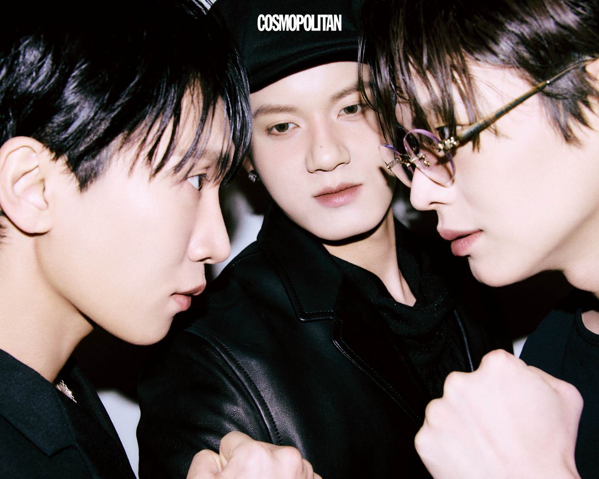 (왼쪽부터, 서은광)블레이저 Maison Margiela. (프니엘)뉴스보이 캡 Varzar. 레더 재킷, 블라우스, 귀고리 스타일리스트 소장품. (육성재)티셔츠 Ann Demeulemeester. 안경 Ray-Ban by Luxottica.