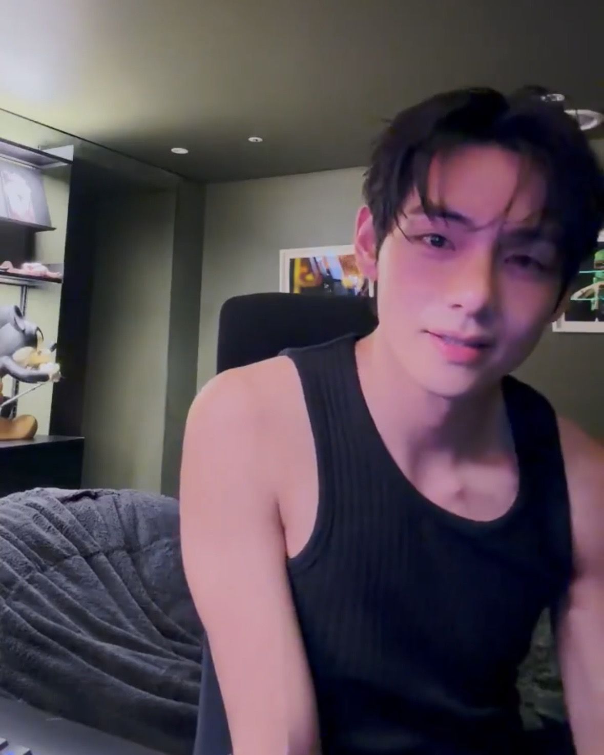 위버스 뷔 라이브 방송 | 출처 위버스 어플