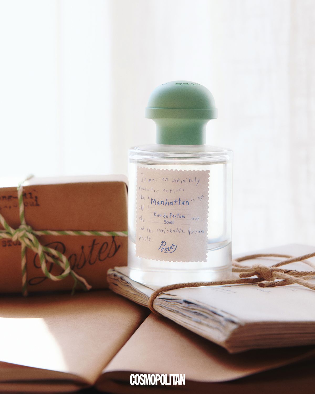 포근한 피오니와 앰버, 샌들우드 향이 담긴 프롬 맨하튼 EDP 50ml 7만원대 Postes.