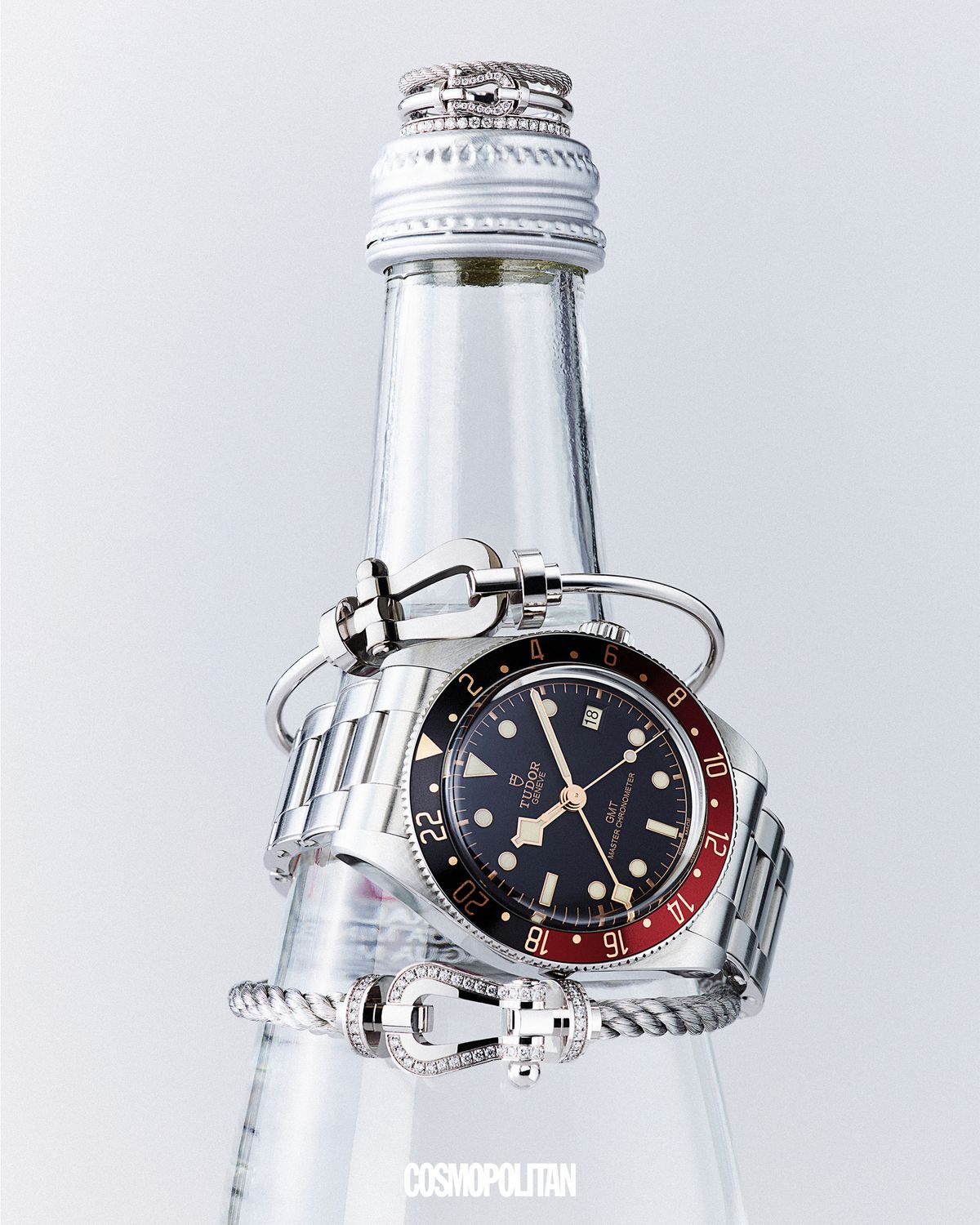 (위부터)포스텐 라이즈 링, 화이트 골드 버전의 포스텐 브레이슬릿, 다이아몬드 세팅 버클과 케이블 모델을 적용한 포스텐 브레이슬릿 모두 가격미정 Fred. 블랙&버건디 베젤이 에너제틱한 블랙베이 58 GMT 워치 39mm 7백39만원 Tudor. 