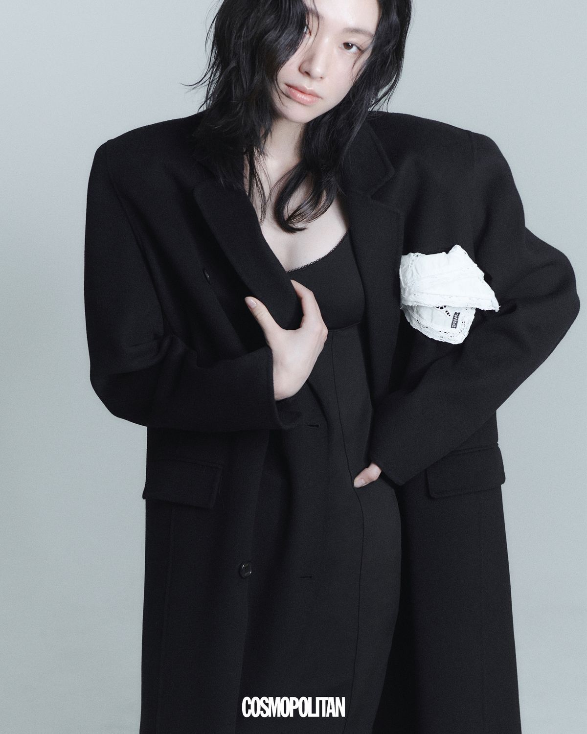 코트 Eenk. 드레스 Zara.