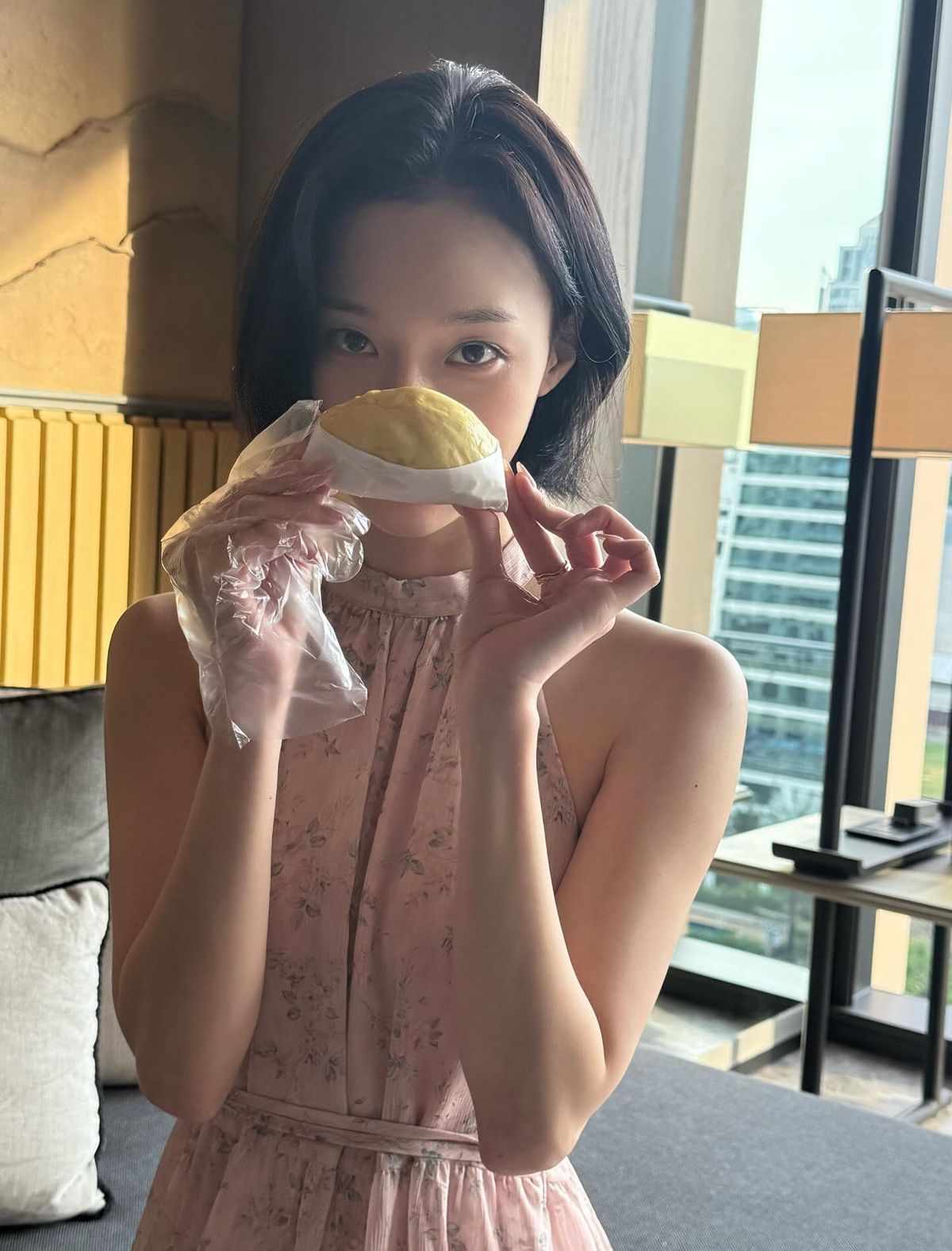 윈터의 꽃무늬 원피스 코디. 인스타그램 @imwinter 