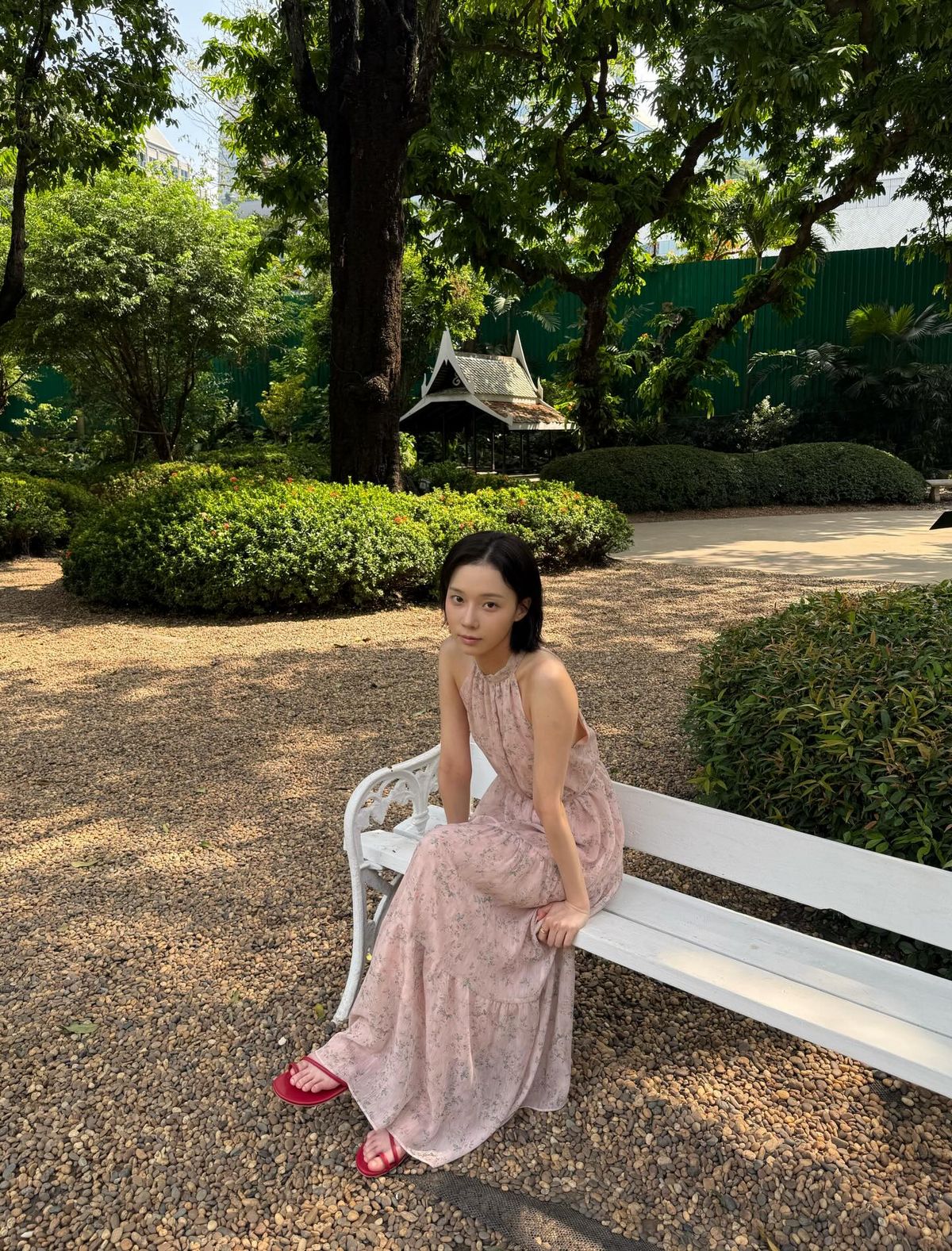 윈터의 꽃무늬 원피스 코디. 인스타그램 @imwinter 