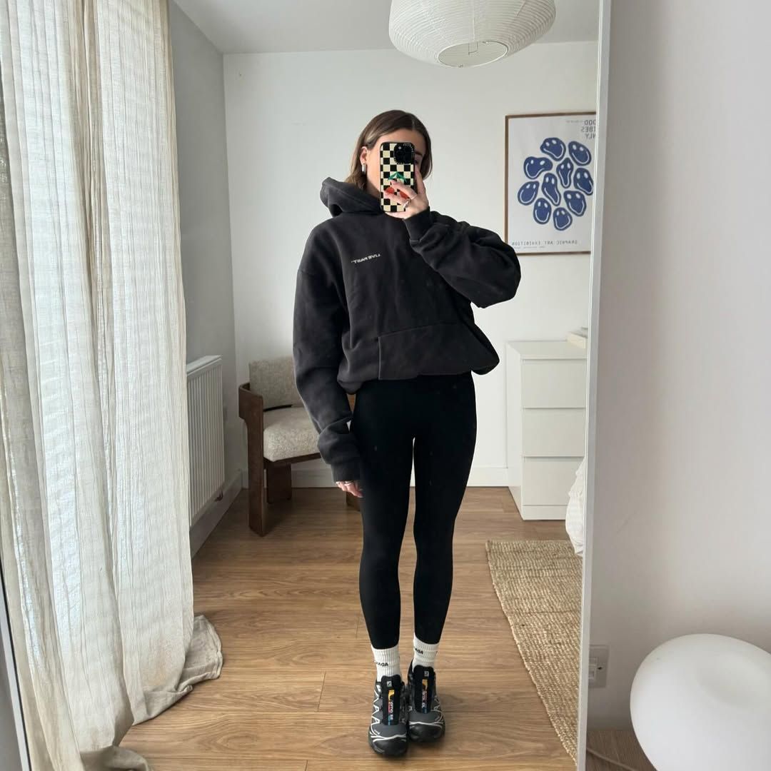 올 블랙 | 인스타그램 @iamcharlotteolivia 