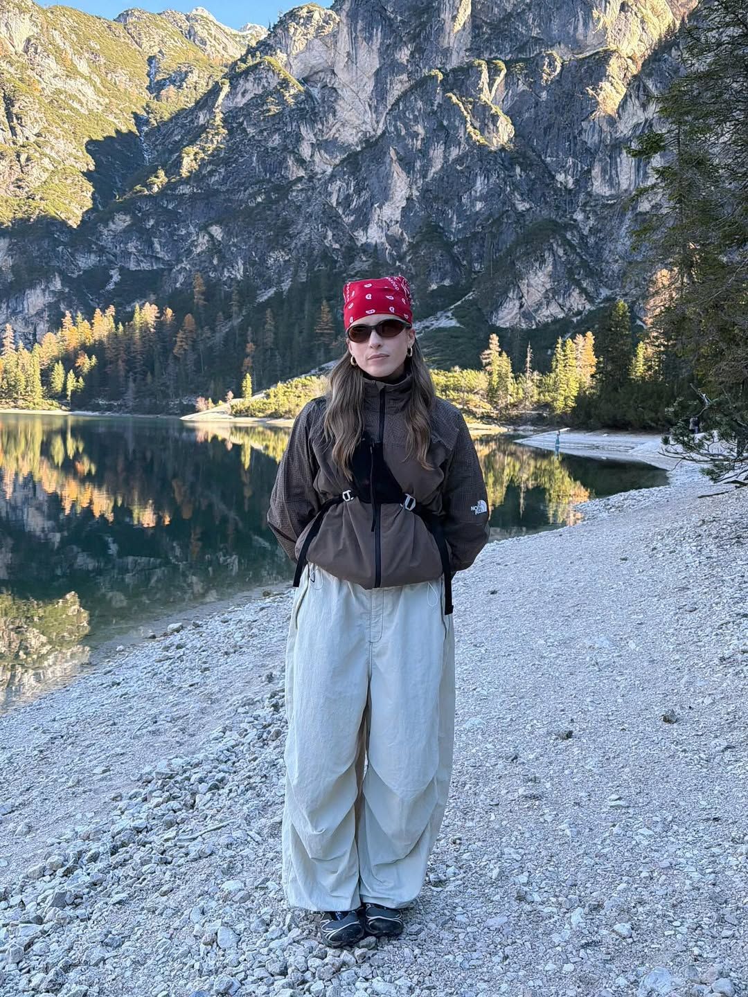 컬러 바람막이 | 인스타그램 @iamcharlotteolivia