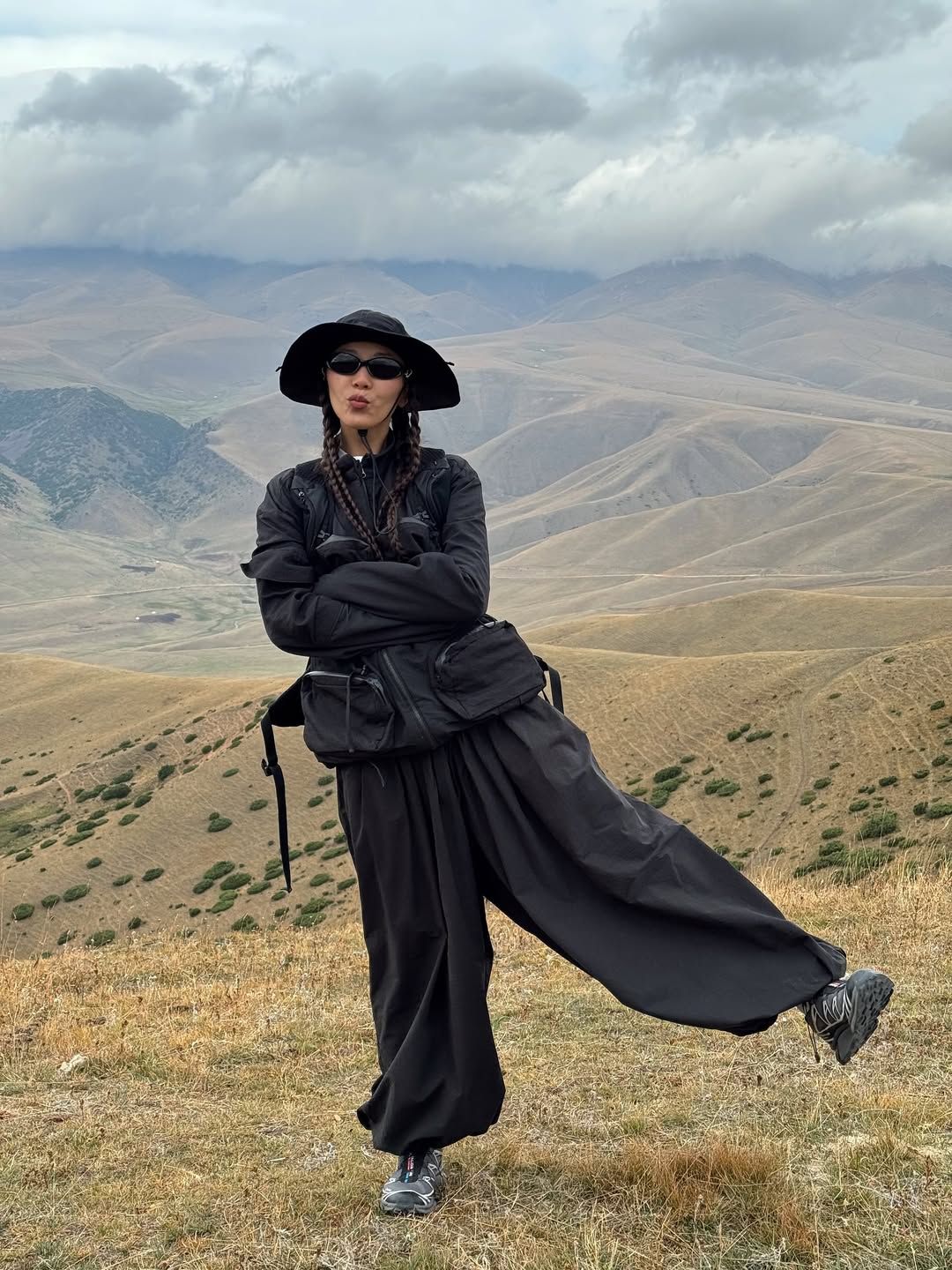 올 블랙 | 인스타그램 @kolesovayl