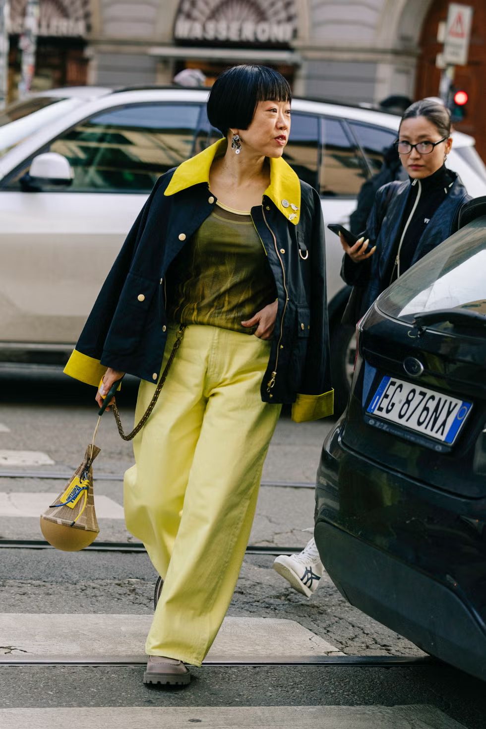 컬러 데님 코디법 7가지 | WWD//Getty Images