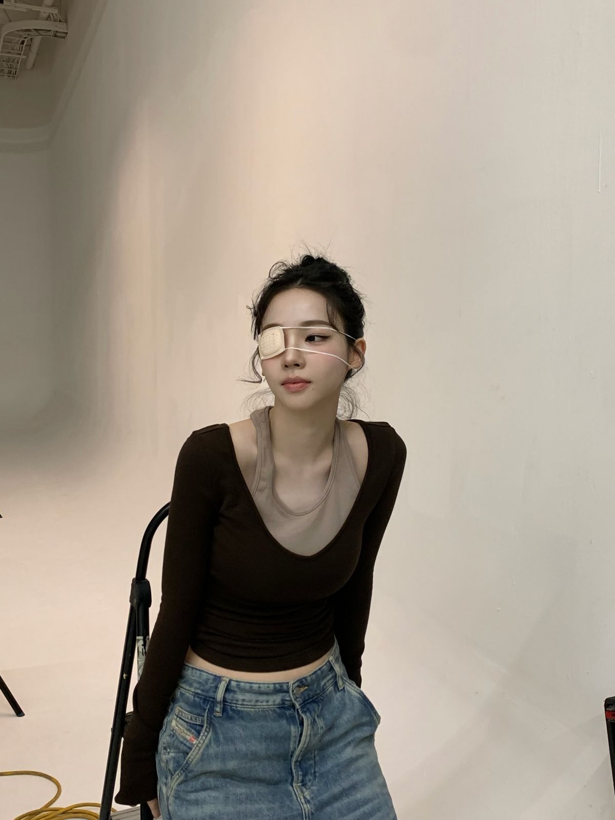 카리나의 긴팔 티셔츠 코디. 인스타그램 @katarinabluu