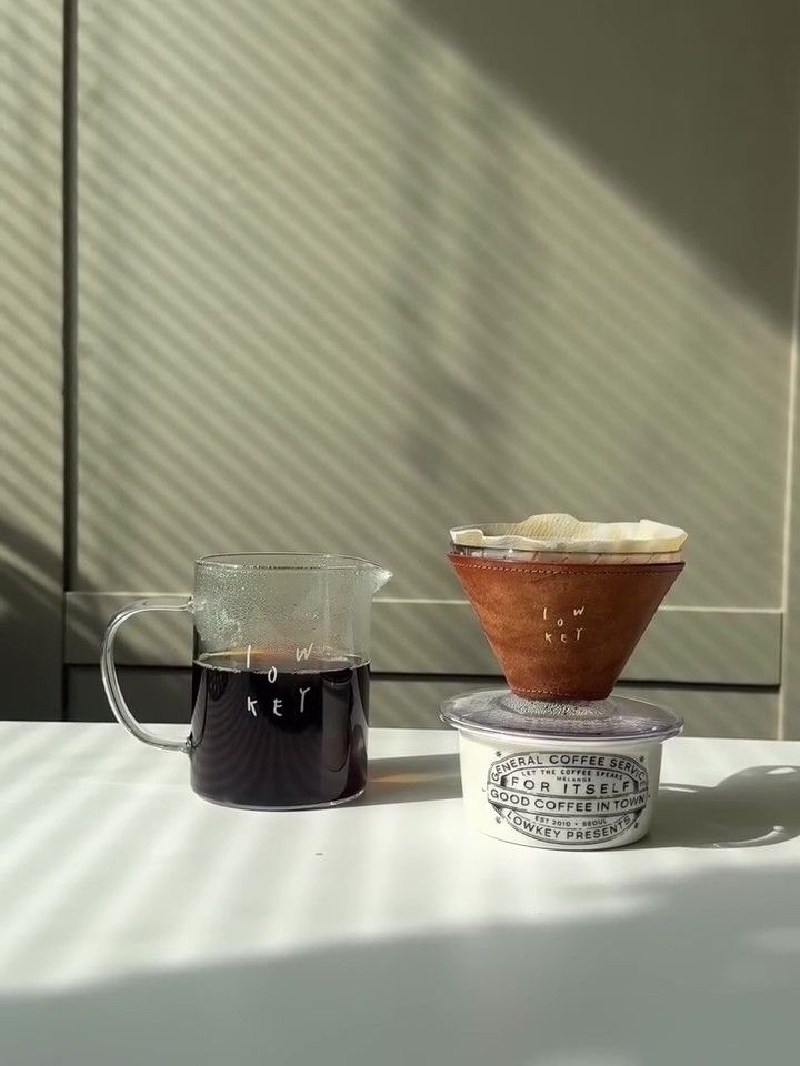 성수에서 커피가 맛있는 곳 하면 가장 먼저 떠오르는 곳인 로우키. 이미지 인스타그램 @lowkey_coffee