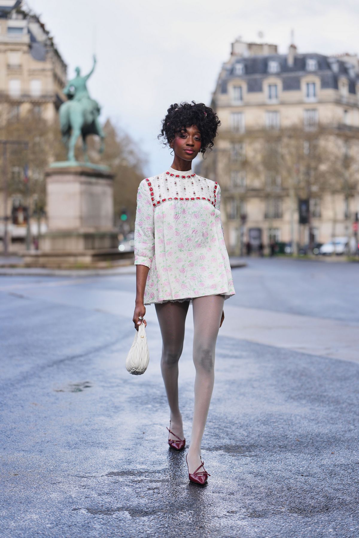 꽃무늬 원피스를 입은 사람들. 사진 게티 이미지