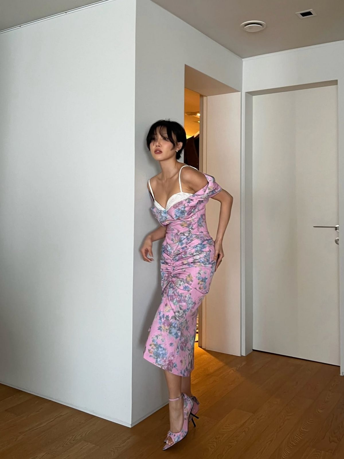 화사 꽃무늬 원피스 | 인스타그램 @_mariahwasa