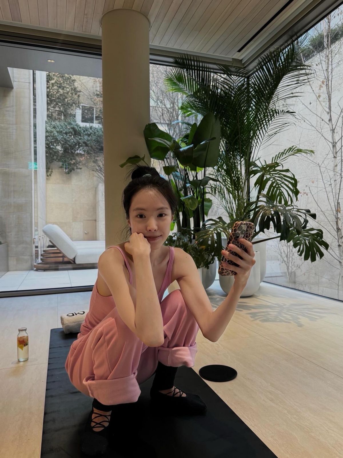 손나은 운동복 | 인스타그램 @marcellasne_