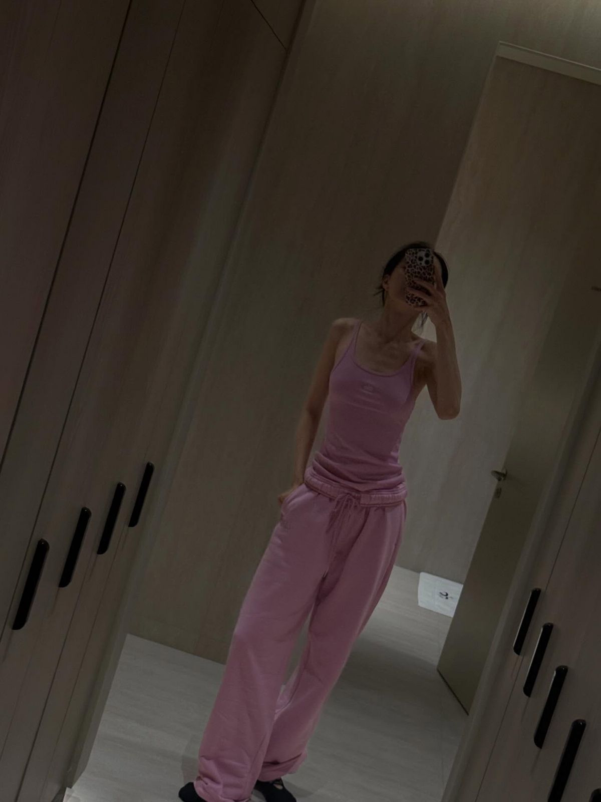 손나은 운동복 | 인스타그램 @marcellasne_