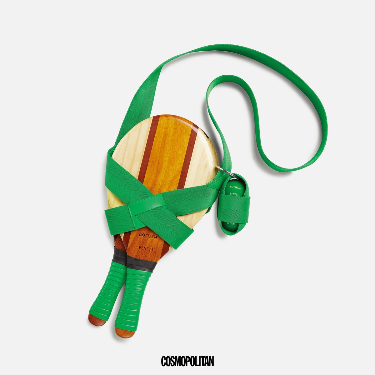 레더 핸들과 패브릭 숄더 스트랩을 갖춘 프레스코볼 카리오카™ 비치 배트 1백67만원 Bottega Veneta. 