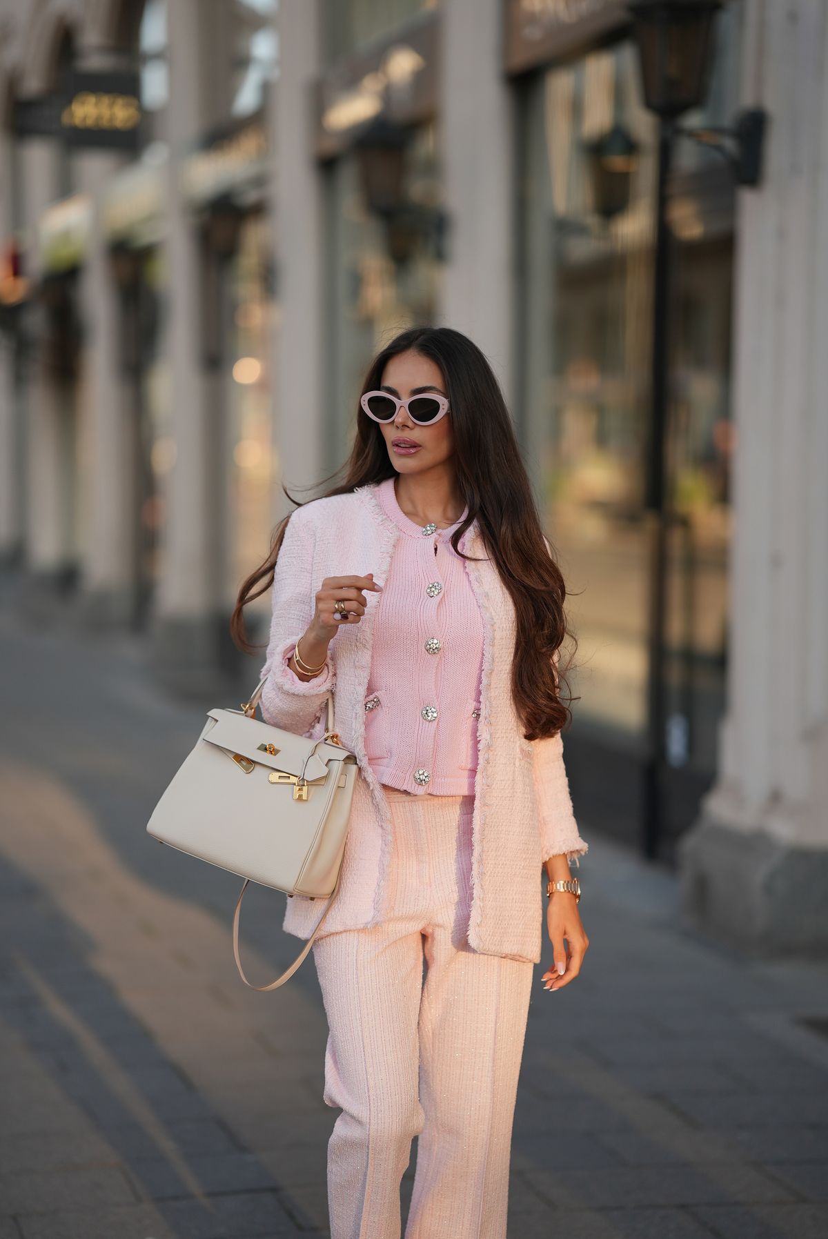 핑크 가디건 패션 | 출처 게티 이미지