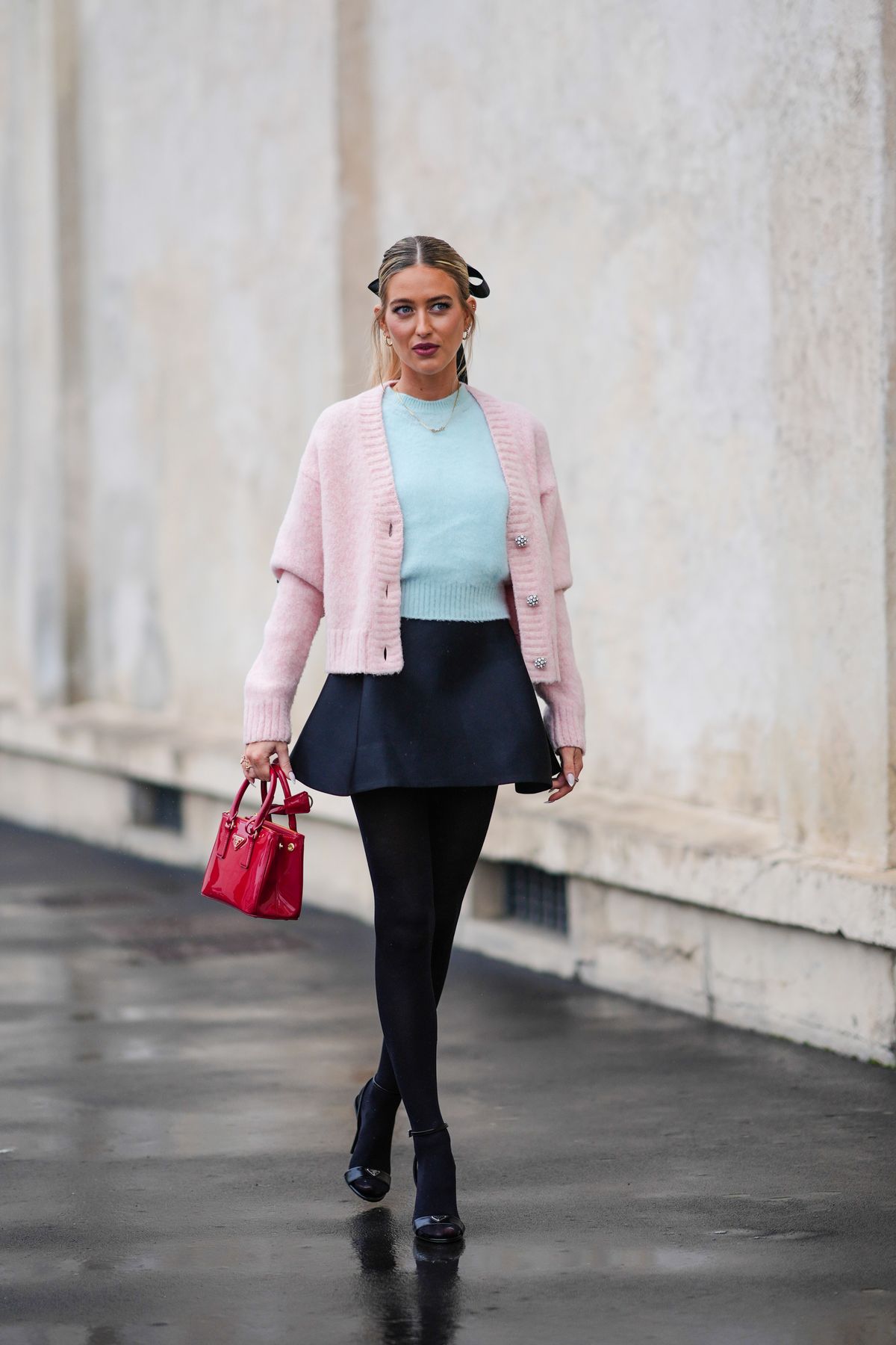 핑크 가디건 패션 | 출처 게티 이미지