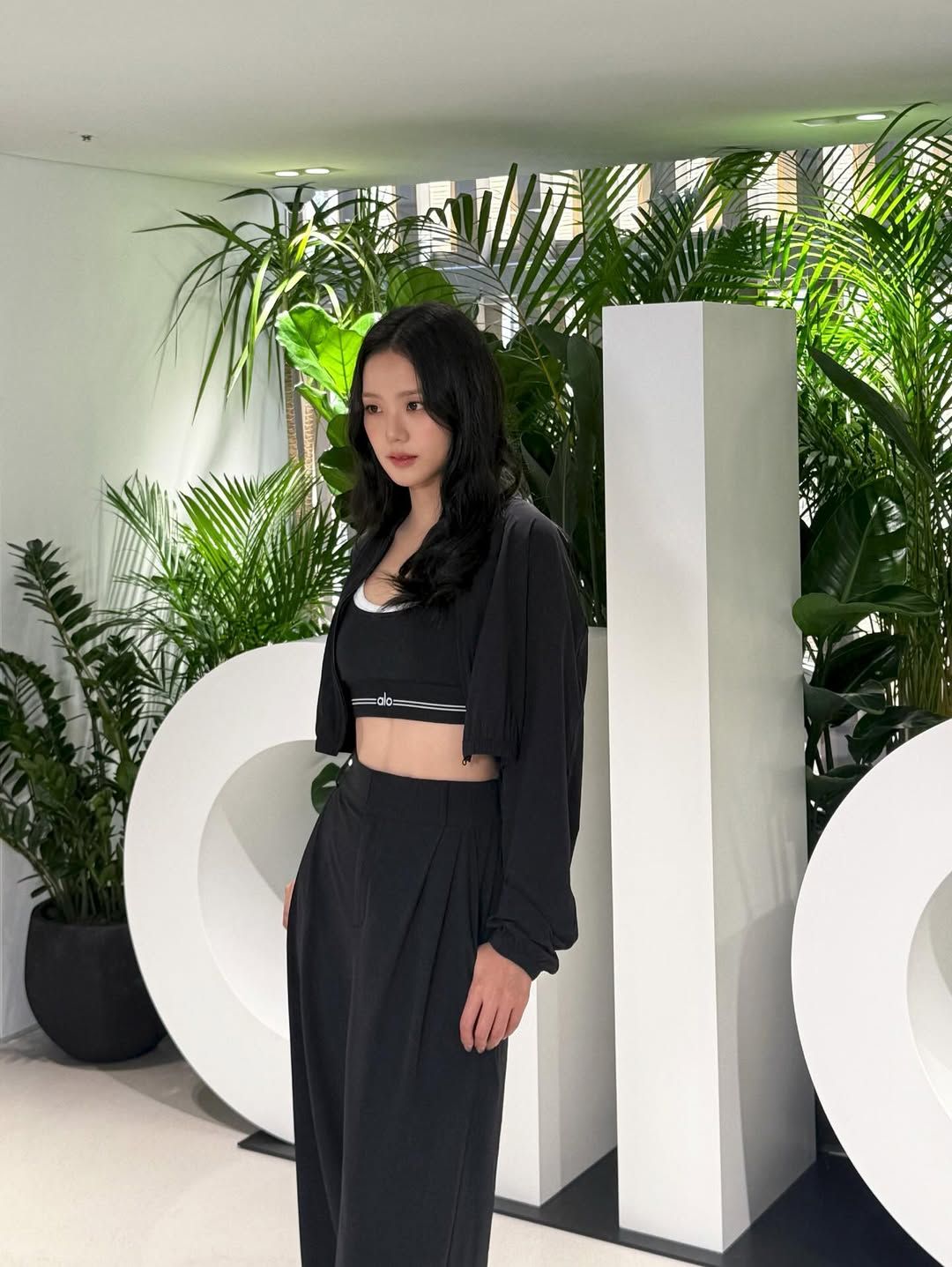 블랙핑크 지수 운동복, 알로 | 인스타그램 @sooyaaa__