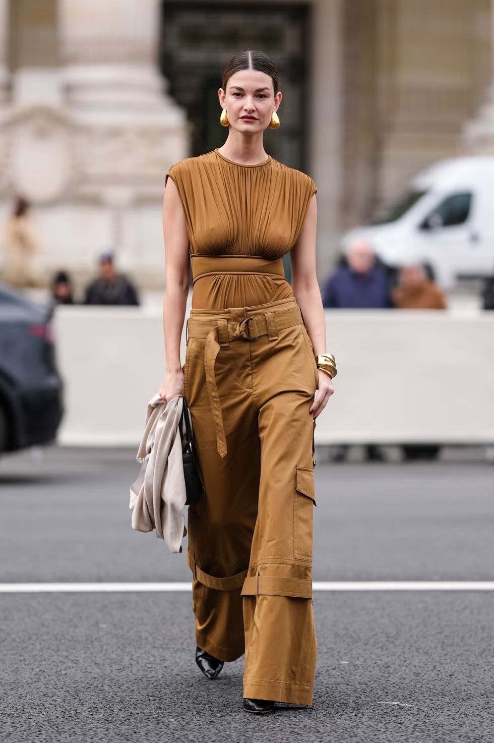 카고 바지 스타일링 | Edward Berthelot//Getty Images