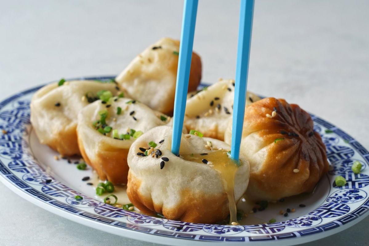 육즙이 가득한 그릴 만두 ‘생전포’를 맛볼 수 있는 구오 익선점. 사진 네이버 지도 구오 익선점 업체 등록 사진