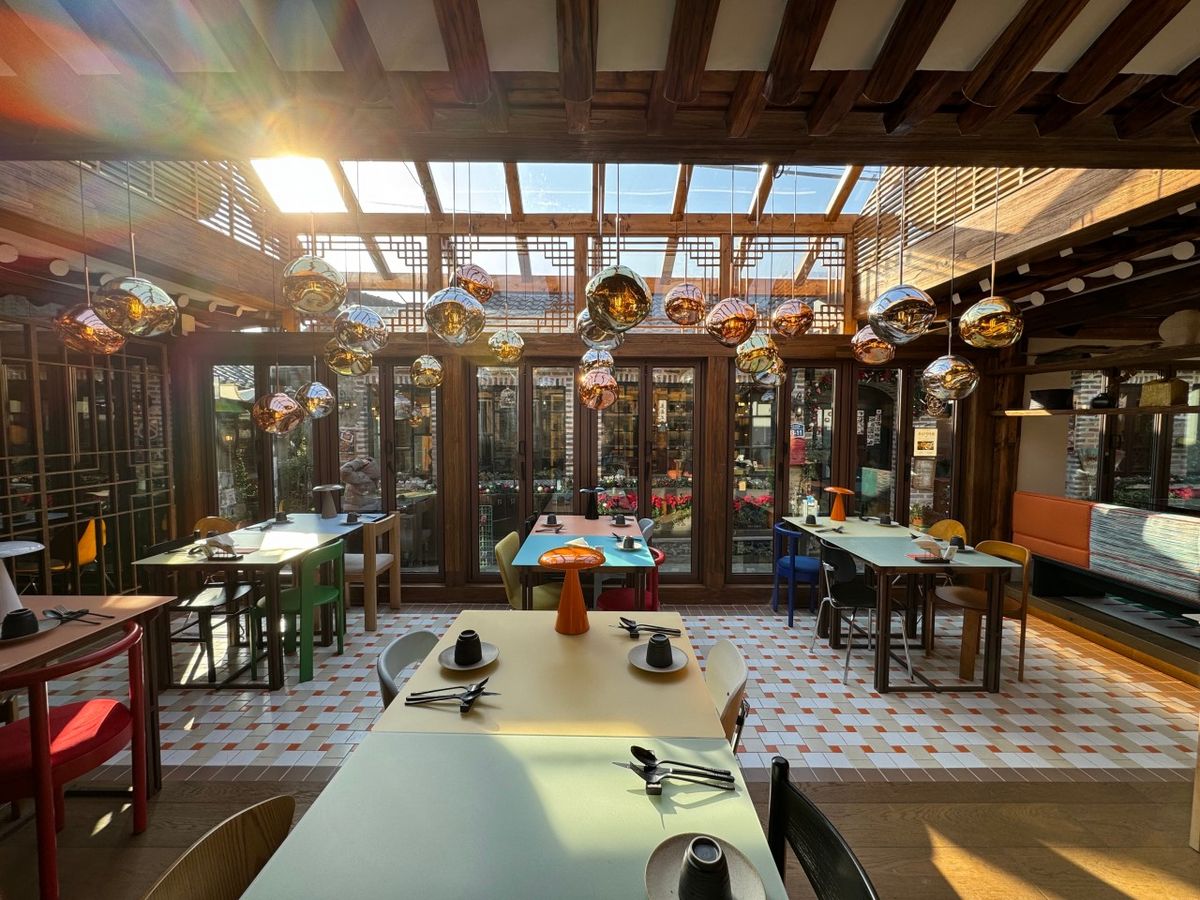 고즈넉한 한옥에서 한식과 이탈리안의 퓨전 요리를 맛볼 수 있는 ‘장앤페이스트 익선’. 사진 네이버 지도 장앤페이스트 익선 업체 등록 사진