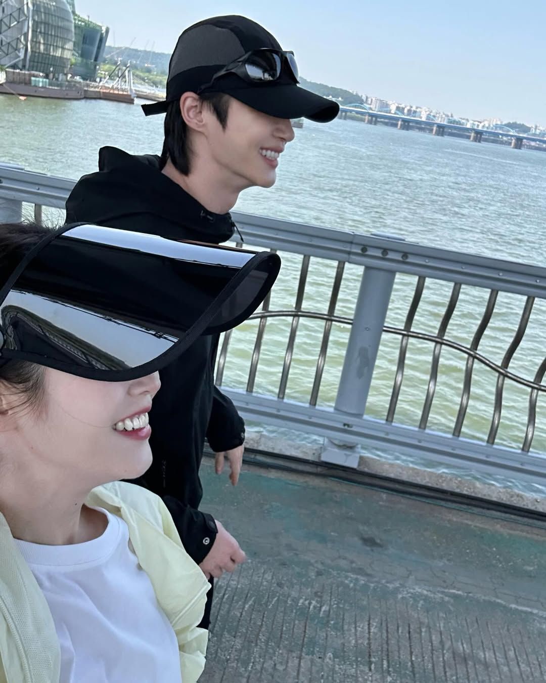 드라마 <21세기 대군부인> 아이유, 변우석 | 인스타그램 @dlwlrma