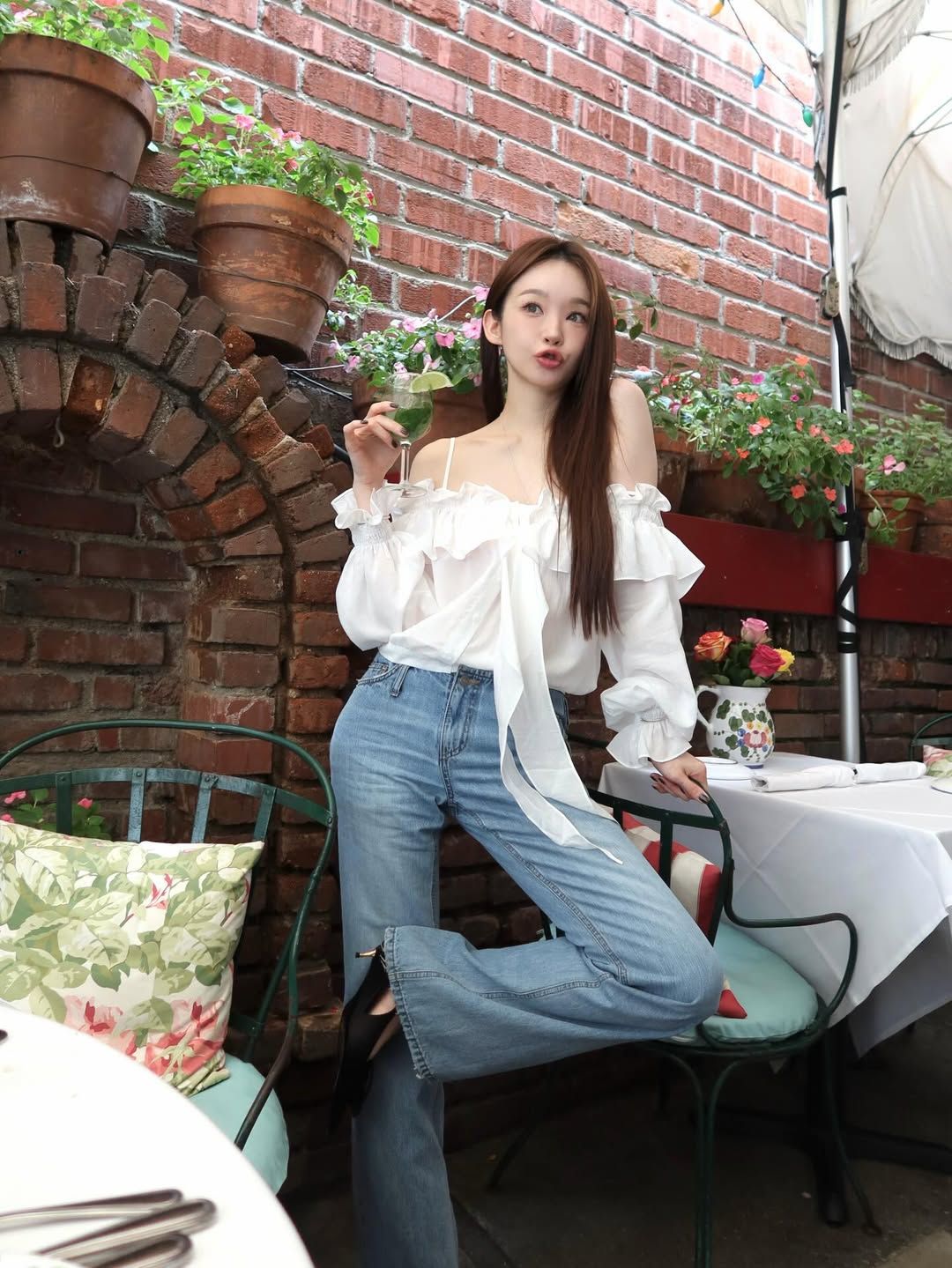 강민경 리본 블라우스 | 인스타그램 @iammingki