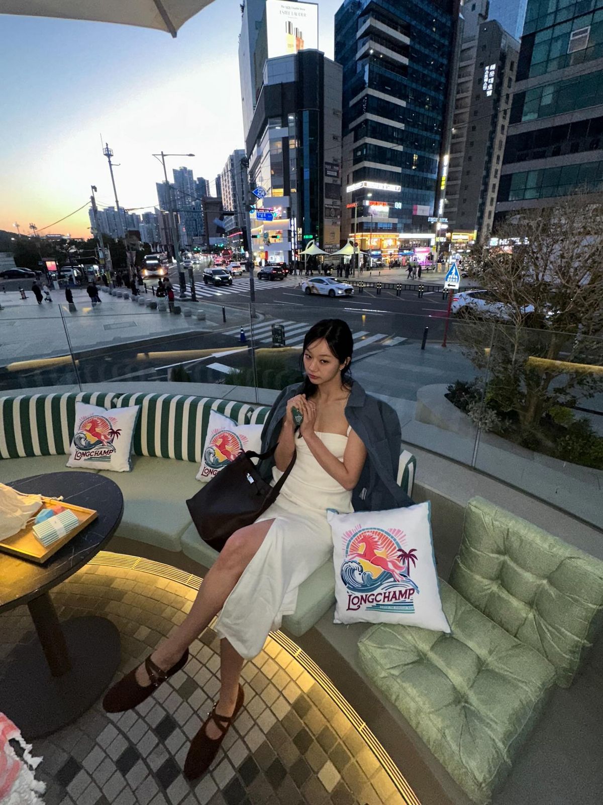 혜리의 플랫 슈즈 코디. 인스타그램 @hyeri_0609