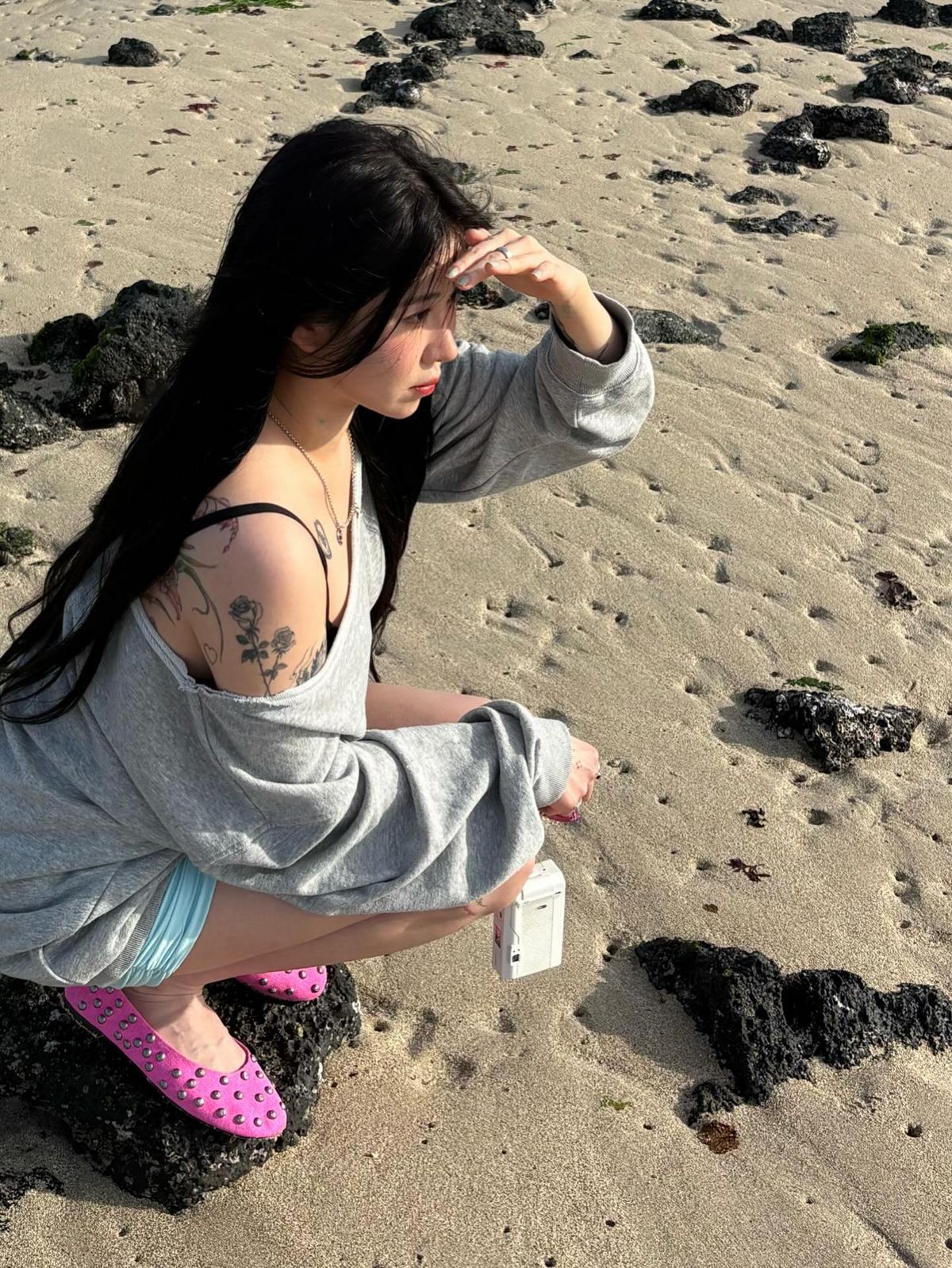 백예린의 플랫 슈즈 코디. 인스타그램 @yerin_the_genuine