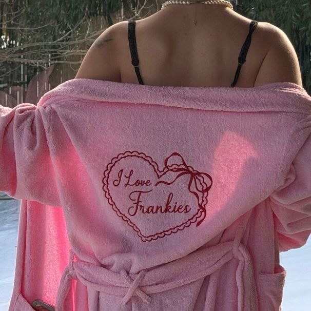 프랭키스비키니 이미지 컷. 인스타그램 @frankiesbikinis