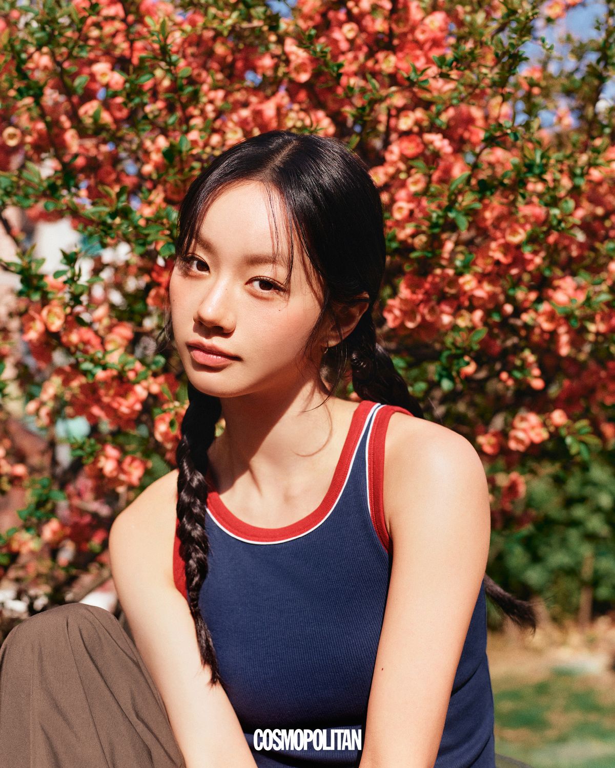 링거 립 브라탑 2만9천9백원, 와이드 핏 카고 팬츠 4만9천9백원 모두 Uniqlo.