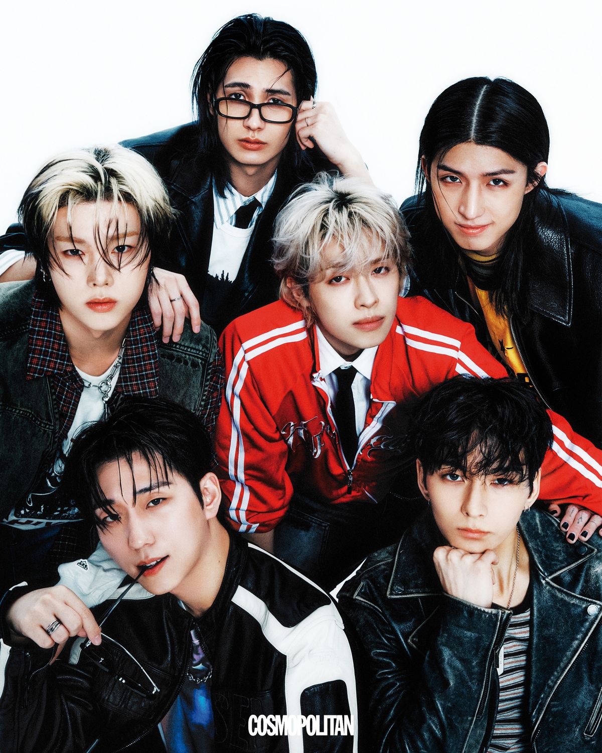 (위부터 시계 방향으로, 주연)레더 재킷 Ten Past Seven. 티셔츠 Keymisery. 안경 Blue Elephant. 셔츠, 타이, 반지 스타일리스트 소장품. (준한)레더 재킷 Taildern. 티셔츠 Hoodhood. 터틀넥 Not4nerd. (가온)트랙 집업 Yuai.lab. 데님 팬츠 Schism Inducing. 셔츠, 타이 스타일리스트 소장품. (오드)레더 재킷 Golden Goose. 슬리브리스 톱 Process. 목걸이 스타일리스트 소장품. (건일)레더 재킷, 티셔츠 모두 Diesel. 선글라스 Blue Elephant. 반지 스타일리스트 소장품. (정수)데님 베스트 Adlv. 셔츠 Rocawear. 티셔츠 Lee. 데님 팬츠 Tommy Hilfiger. 목걸이 스타일리스트 소장품.